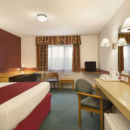 Days Inn Bradford M62 Ngoại thất bức ảnh