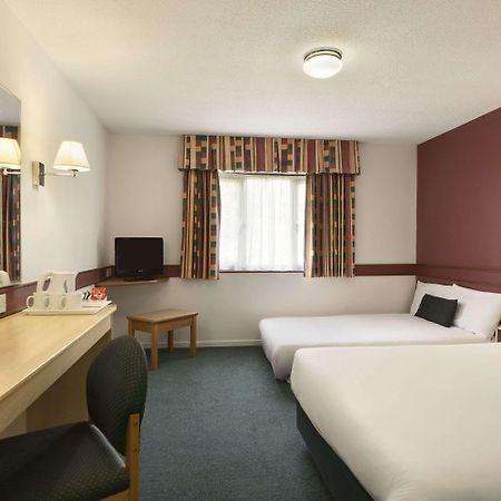 Days Inn Bradford M62 Ngoại thất bức ảnh